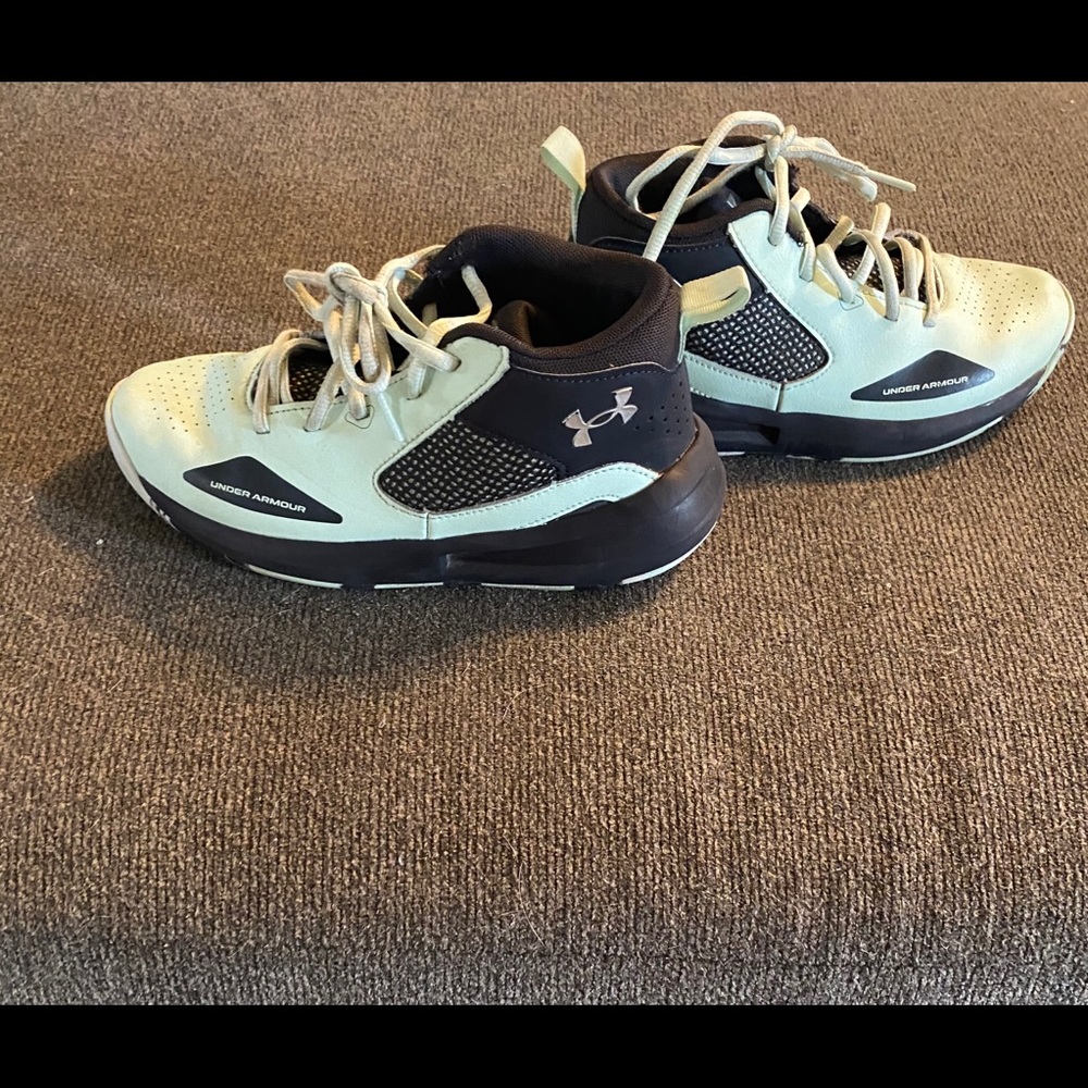 Boys Under Armour high top sneaker - Picture 2 of 10